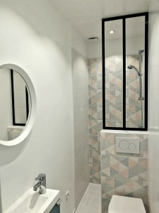 Photo de galerie - Création d'une salle d'eau dans un espace de 2m2.
Douche à l'italienne, WC suspendu, lavabo et verrière sur mesure. 