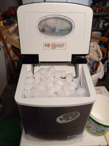 Photo de galerie - Réparation machine à glace : changement moteur, restauration carte, détartrage