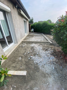 Photo de galerie - Projet d’une dalle en béton désactivé avec YF TRAVAUX PAYSAGERS La Chapelle la reine. avant 