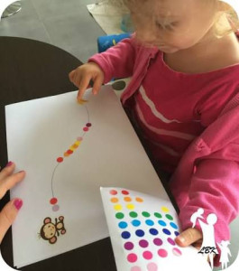 Photo de galerie - Activités ludiques, éducatives et pédagogiques autour des couleurs et de l'apprentissage de le motricité fine.