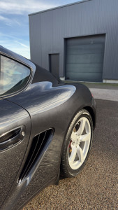 Photo de galerie - Nettoyage et protection avec cire sur cette Porsche Cayman S