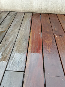 Photo de galerie - Nettoyage lames de terrasse , bardage , dégrisement bois au karsher et traitement 