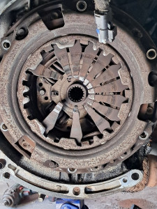 Photo de galerie - Probleme client les vitesse ne passait plus embrayage à casser 
