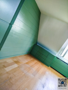 Photo de galerie - Redonner un coup de peps a cette pièce remplis de poster et de stickers en tout genre . 