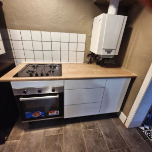 Photo de galerie - Pose de cuisine avec plan de travail et installation de plaque et four