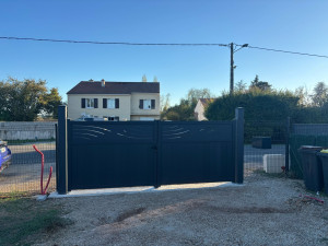 Photo de galerie - Pose d’un portail et d’une clôture 