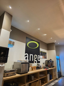 Photo de galerie - Installation de spots dans une boulangerie Ange