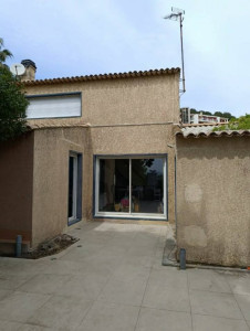 Photo de galerie - Nettoyage des façades au Karcher avant la mise de la peinture.