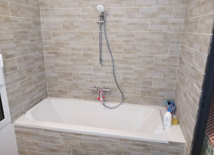 Photo de galerie - Remplacement baignoire et pose carrelage.