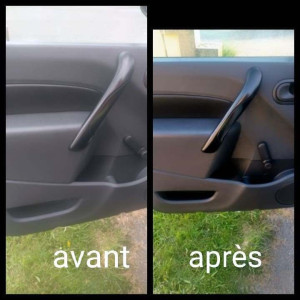 Photo de galerie - Avant et après un nettoyage de portière intérieur automobile.