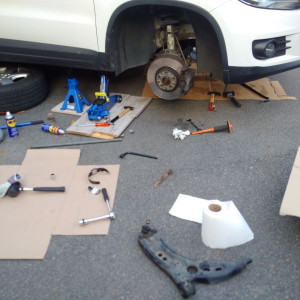Photo de galerie - Changement triangles de suspension essieu avant sur Volkswagen Tiguan.