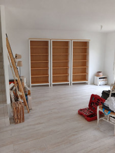 Photo de galerie - Petit chantier de la soirée. 
montage plus installation de ces trois bibliothèques. 