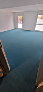 Photo de galerie - Pose moquette bureau en dalle