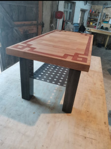 Photo de galerie - Table basse avec bois exotique incrusté avec piétement en acier vernis brut