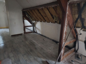 Photo de galerie - Demolition placard encastré ossature bois et brique platriere sur les 2 côté d'une maison à l'étage 