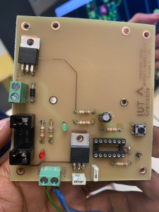 Photo de galerie - Réparation de cartes électroniques pour un robot suiveur de ligne