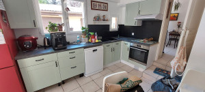 Photo de galerie - Coup de jeune avec peinture sur crédence et façades des meubles , changement des poignets