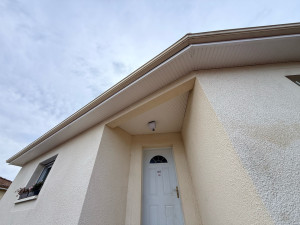 Photo de galerie - Sous Face d’avancer de toit en PVC 
