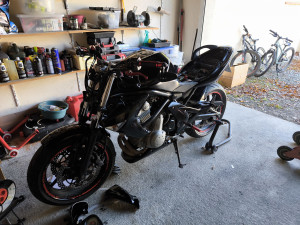 Photo de galerie - Remise en état de ma moto, changement de compteur, entretien, peinture d'appoint 