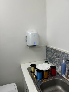 Photo de galerie - Installation d’un sèche-mains electrique