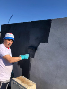 Photo de galerie - Enduit au mortier 

puis peinture sur mur enduit au mortier 
