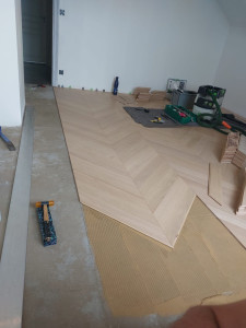 Photo de galerie - Pose de parquet massif coller 