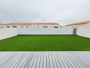 Photo de galerie - Clôture/ gazon synthétique 