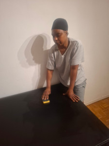 Photo de galerie - Je nettoie la maison. 