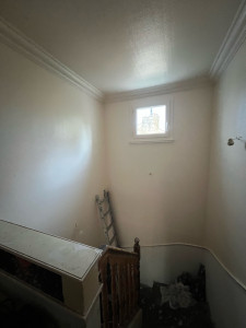 Photo de galerie - Rénovation gage escalier  pose toile de verre et peindre 
