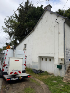 Photo de galerie - Nettoyage du pignon à l’aide d’un produit professionnel d’Alep 2100 (après)