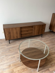 Photo de galerie - Table basse IKEA et meuble télé 