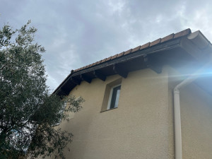 Photo de galerie - Avant pose habillage pvc ( cache moineaux / sous faces / dessous toits / rives ) 