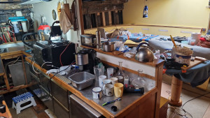 Photo de galerie - Grand ménage de printemps et rangement pendant travaux sur la Nébuleuse, vieux gréement à Paimpol de Voiles & Traditions. mail : contact@voilestraditions.fr