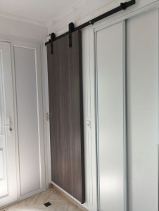 Photo de galerie - Porte coulissante sur rail 
