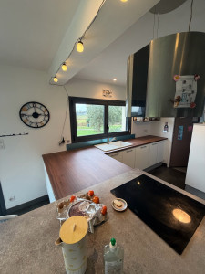 Photo de galerie - Fournitures et remplacement de 2 plans de travail pour une cuisine en stratifié effet noyer.