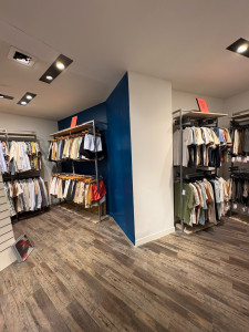 Photo de galerie - Rénovation complète réalisée avec soin. Finitions impeccables, surfaces lisses et rendu professionnel pour un espace moderne et accueillant.