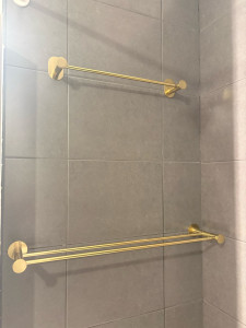 Photo de galerie - Installation de porte serviette sur carrelage 