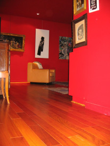 Photo de galerie - Chambre rouge pour un galeriste