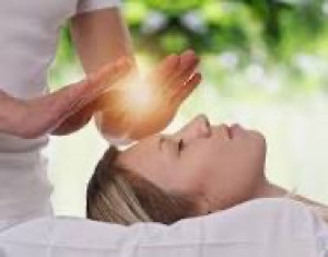 Photo de galerie - Reiki pratique japonaise de rééquilibrage des énergies.
Pour soulager les tensions, mieux dormir...