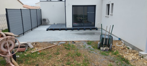 Photo de galerie - Mise en place d'une terrasse dalle sur plots 