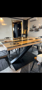 Photo de galerie - Pied de Table, en Ferrayes, table, pratiquement autoportée en résident époxy et Bois