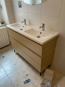 Photo de galerie - Installation complète meuble salle de bain avec arrivée d’eau 