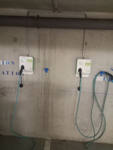 Photo de galerie - Installation et mise  en service des bornes de chargement des véhicules électriques. 