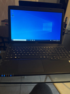 Photo de galerie - Futjisu recuperer dans un lot il démarrer plus mnt booster ssd  et monter la ram a 8gb demarage en 5 secondes 