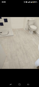 Photo de galerie - Colle d'un sol lino dans une salle de bain