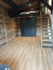Photo de galerie - Lambris vieux bois et parquet 