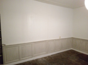 Photo de galerie - Condamnation d'une porte. création menuiseries. peinture mur en blanc. peinture boiseries. peinture plinthe.