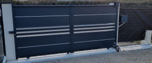 Photo de galerie - Pose et motorisation portail coulissant
