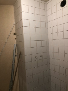 Photo de galerie - Remplacement de baignoire par bac à douche, faïence refaite 