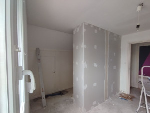 Photo de galerie - Réalisation d'une cloison en L pour dressing